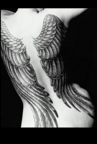 满背黑色的天使翅膀纹身图案