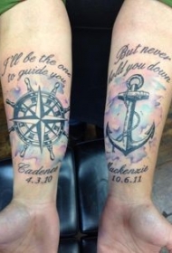 手臂航海主题的船锚和指南针字母纹身图案