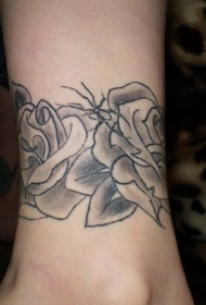 黑色的玫瑰脚踝纹身图案