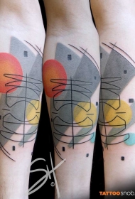 手臂抽象风格的彩色各种饰品纹身图案