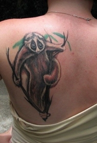 背部写实的彩绘树獭纹身图案