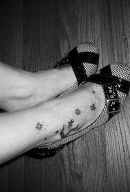 黑白月亮星星脚踝纹身图案