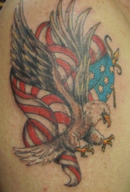 鹰和美国国旗纹身图案