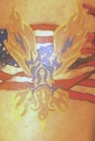 火焰和美国国旗手臂纹身图案