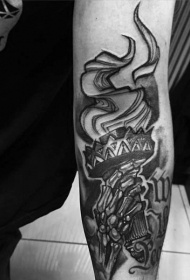 手臂黑的色骷髅手持火炬纹身图案