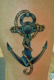 大腿蓝色的船锚和绳子纹身图案