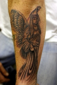 天使小女孩手臂纹身图案