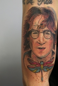 old school彩色列侬肖像和蜻蜓手臂纹身图案