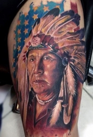 手臂印第安人肖像与美国国旗纹身图案