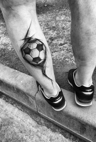 小腿钢笔画风格足球纹身图案