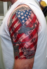 手臂彩色美国空军飞机和国旗纹身图案