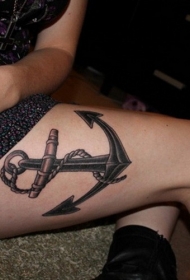 大腿黑色的船锚个性纹身图案