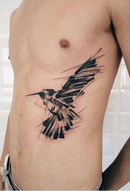 侧肋黑色的抽象乌鸦纹身图案