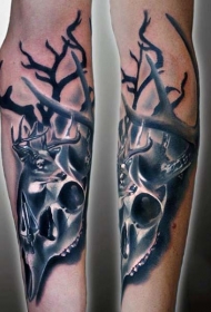手臂手绘黑色动物鹿头骨纹身图案