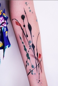 手臂简单的抽象风格彩色线条泼墨纹身图案