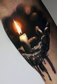 手臂令人惊叹的3D逼真燃烧蜡烛纹身图案