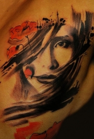 半彩色的女人肖像和野花胸部纹身图案