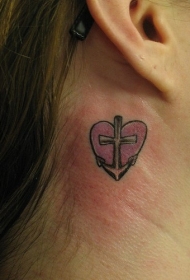 小船锚和心形彩色耳后纹身图案