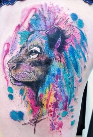 大腿抽象风格的七彩狮子头纹身图案