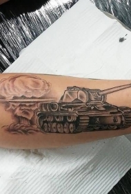 手臂插画风格二战坦克个性纹身图案