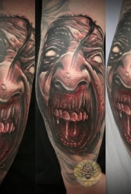 手臂恐怖风格的恶魔脸纹身图案