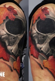 手臂3D风格的彩色骷髅与枫叶纹身图案