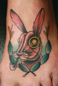 脚背动画兔子与烟草纹身图案
