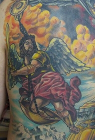 背部彩色的天使和天堂纹身图案