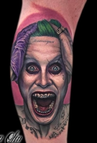 手臂令人毛骨悚然的小丑肖像纹身图案