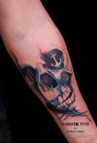 手臂彩色骷髅与船锚水墨纹身图案