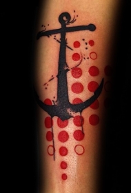 黑色船锚与红色圆点纹身图案