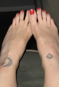 月亮星星和太阳脚踝纹身图案