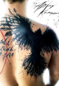 背部抽象风格的黑色乌鸦纹身图案