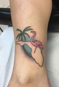 简单的彩色火烈鸟和棕榈树地图脚踝纹身图案
