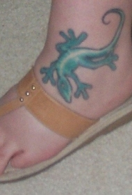 绿色的蜥蜴脚踝纹身图案