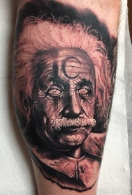 小腿彩色的3D爱因斯坦肖像与符号纹身图案