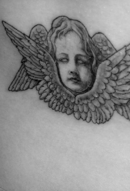 孩子肖像和两对翅膀纹身图案