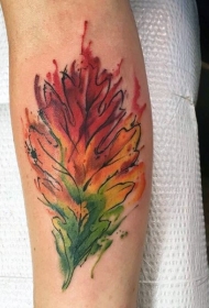 手臂抽象风格的彩色小叶子纹身图案