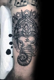 中等大小的黑色印度大象手臂纹身图案