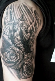 手臂黑白天使与玫瑰个性纹身图案