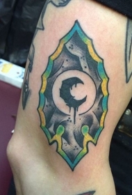 有趣的彩色幻想箭头与月亮手臂纹身图案