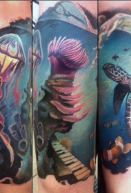华丽的彩绘海底水母与海龟手臂纹身图案