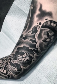 手臂好看的黑白点刺水母纹身图案