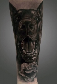 3D写实的可爱狗头像与花朵手臂纹身图案