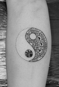 小臂线条个性的八卦梵花纹身tattoo图案