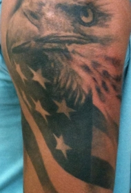 美国鹰和国旗黑色手臂纹身图案