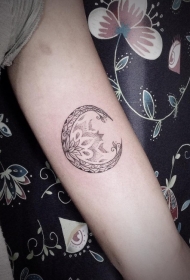 点刺黑色的神秘月亮梵花手臂纹身图案