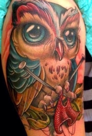 手臂3D色彩鲜艳的猫头鹰纹身图案