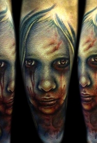 彩色恐怖风格的神秘血腥女孩手臂纹身图案