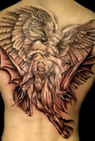 天使和恶魔的爱情背部纹身图案